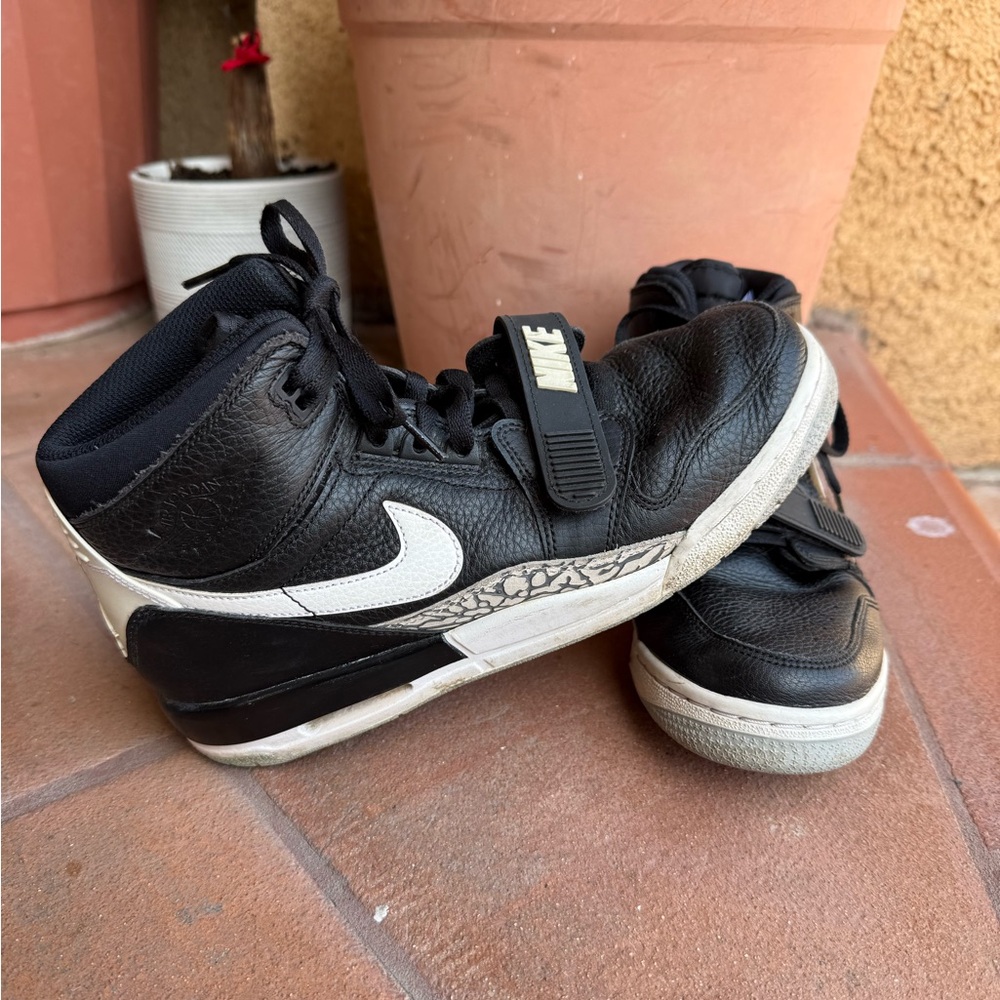 Nike Air Jordan Legacy 312 GS Youth Sneakers (Size 7Y)
